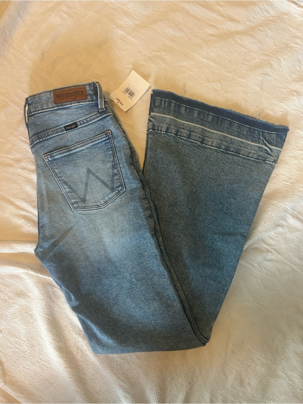 NWT Wrangler High Rise Fierce Flare Jeans - Oasis, Size 2 x 32 - Picture 5 of 14